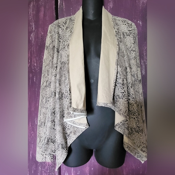 INC International Concepts.faux suede snakeskin print draped jacke - Picture 2 of 7